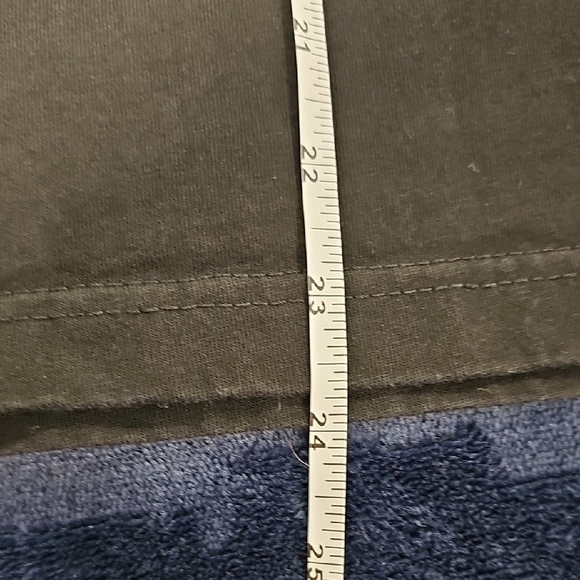 Ami Black T-Shirt with Heart Logo - Picture 10 of 12